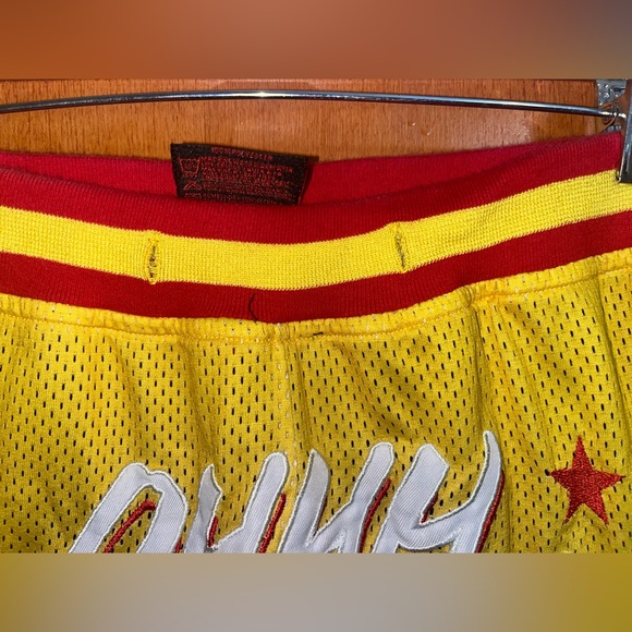 WWE Macho Man Randy Savage Shorts Ohhh Yeahh! Mens Size Medium Mesh Gym Yellow - Picture 4 of 5